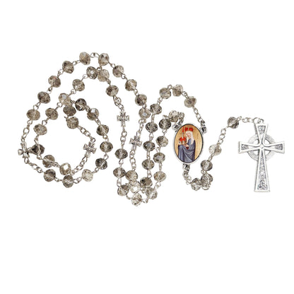 Santa Eduviges generosidad y servicio a los necesitados Rosario artesanal de cristal de cuarzo ahumado con crucifijo bañado en plata y centro con imagen a color – crucifijos por Padre Nuestros y postal de rezo EN ESPANOL LA ORACION PARA LA SERENIDAD