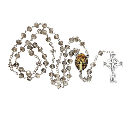 Virgen de la Merced o Mercedes Rosario artesanal de cristal de cuarzo ahumado con crucifijo bañado en plata y centro con imagen a color – crucifijos por Padre Nuestros y postal de rezo EN ESPANOL