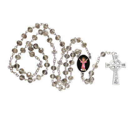 Divino Niño Jesus Divino Niño de Bogota YO REINARE Rosario artesanal de cristal de cuarzo ahumado con crucifijo bañado en plata y centro con imagen a color – crucifijos por Padre Nuestros y postal de rezo EN ESPANOL LA ORACION PARA LA SERENIDAD