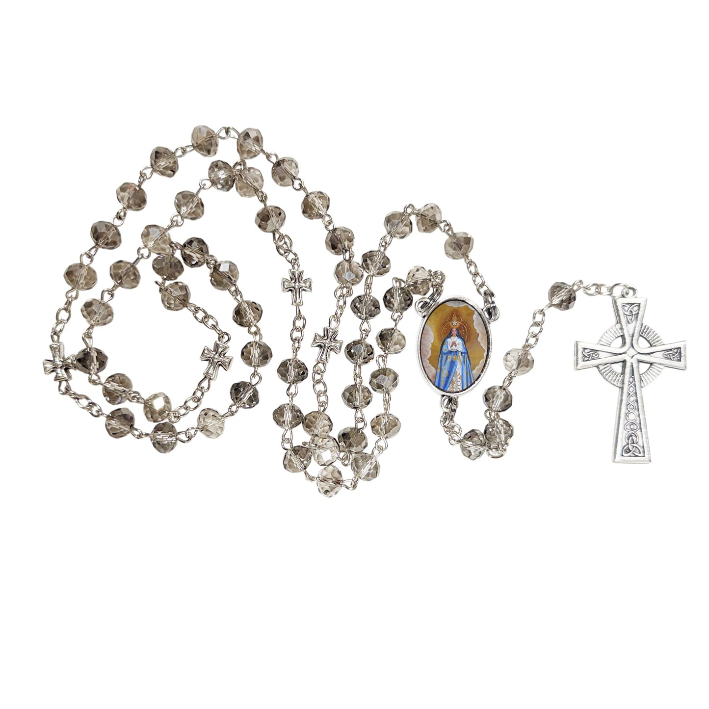 NUESTRA SEÑORA DE CAACUPE Patrona de Paraguay Rosario artesanal de cristal de cuarzo ahumado con crucifijo bañado en plata y centro con imagen a color – crucifijos por Padre Nuestros y postal de rezo EN ESPANOL