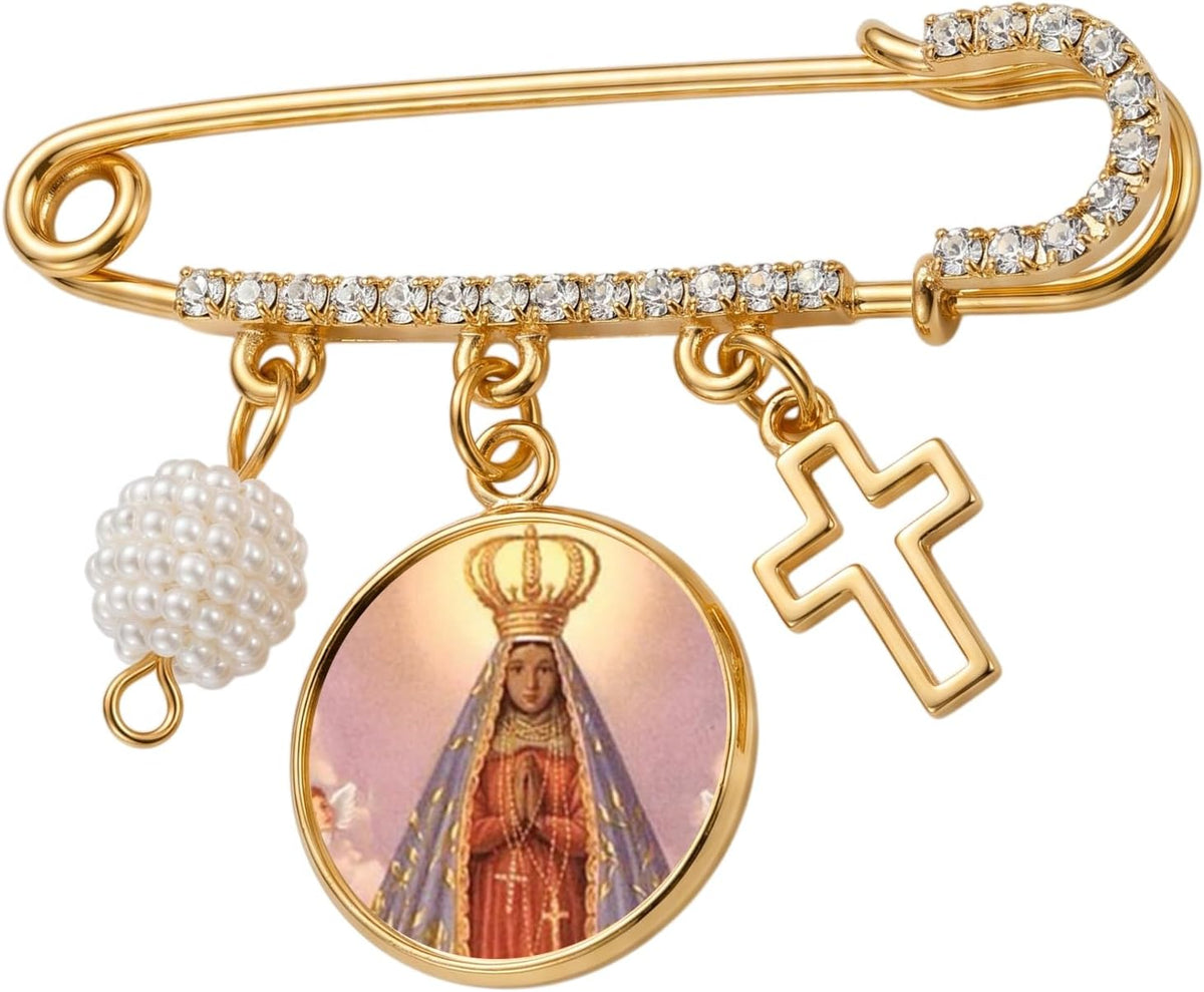 Nossa Senhora Aparecida Gold-Tone Saint Medal Safety Pin Brooch with Cross Charm, Pearl Accent & Crystal Details – Religious Faith Pin for Baptism, Christening, First Communion, Everyday Wear