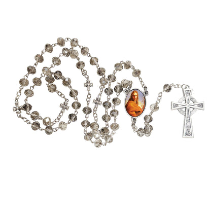 San Santiago Patron de Espana Camino de Santiago Rosario artesanal de cristal de cuarzo ahumado con crucifijo bañado en plata y centro con imagen a color – crucifijos por Padre Nuestros y postal de rezo EN ESPANOL